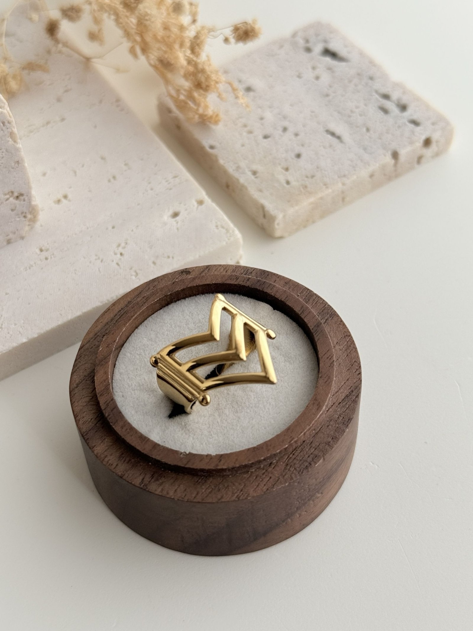 Veyra Adjustable Ring
