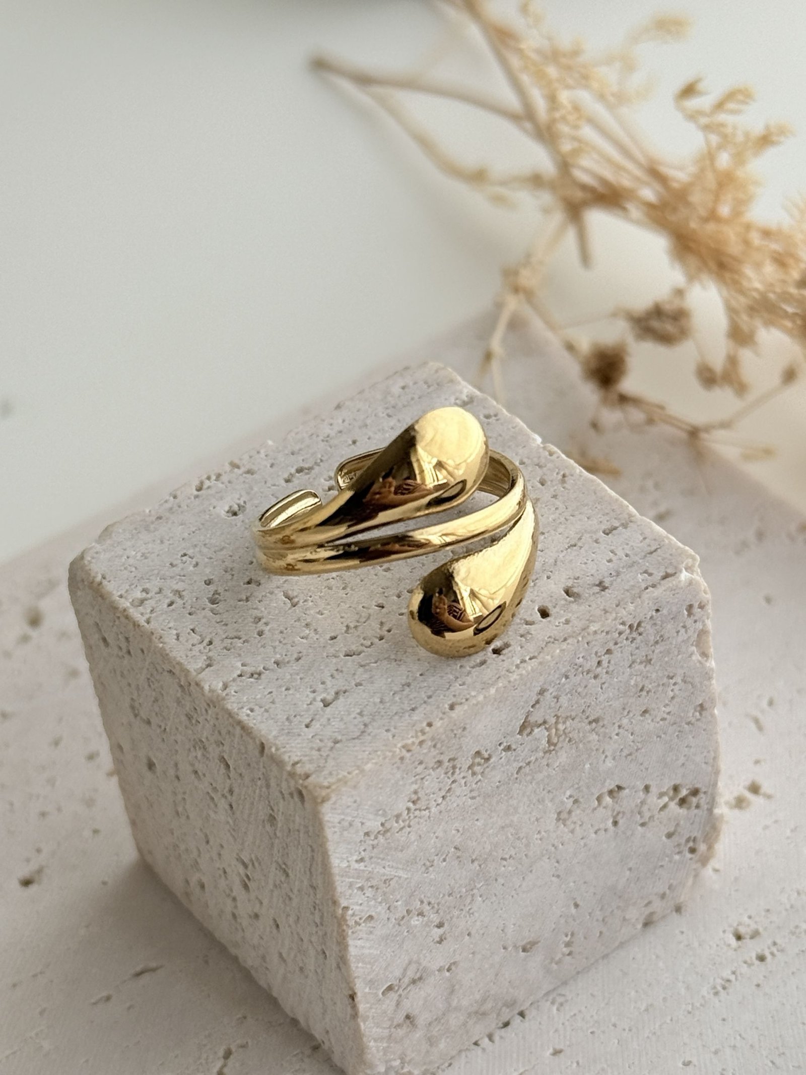 Eloria Adjustable Ring