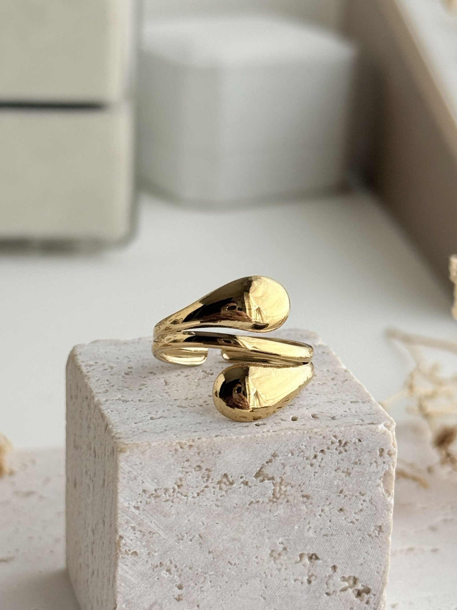 Eloria Adjustable Ring