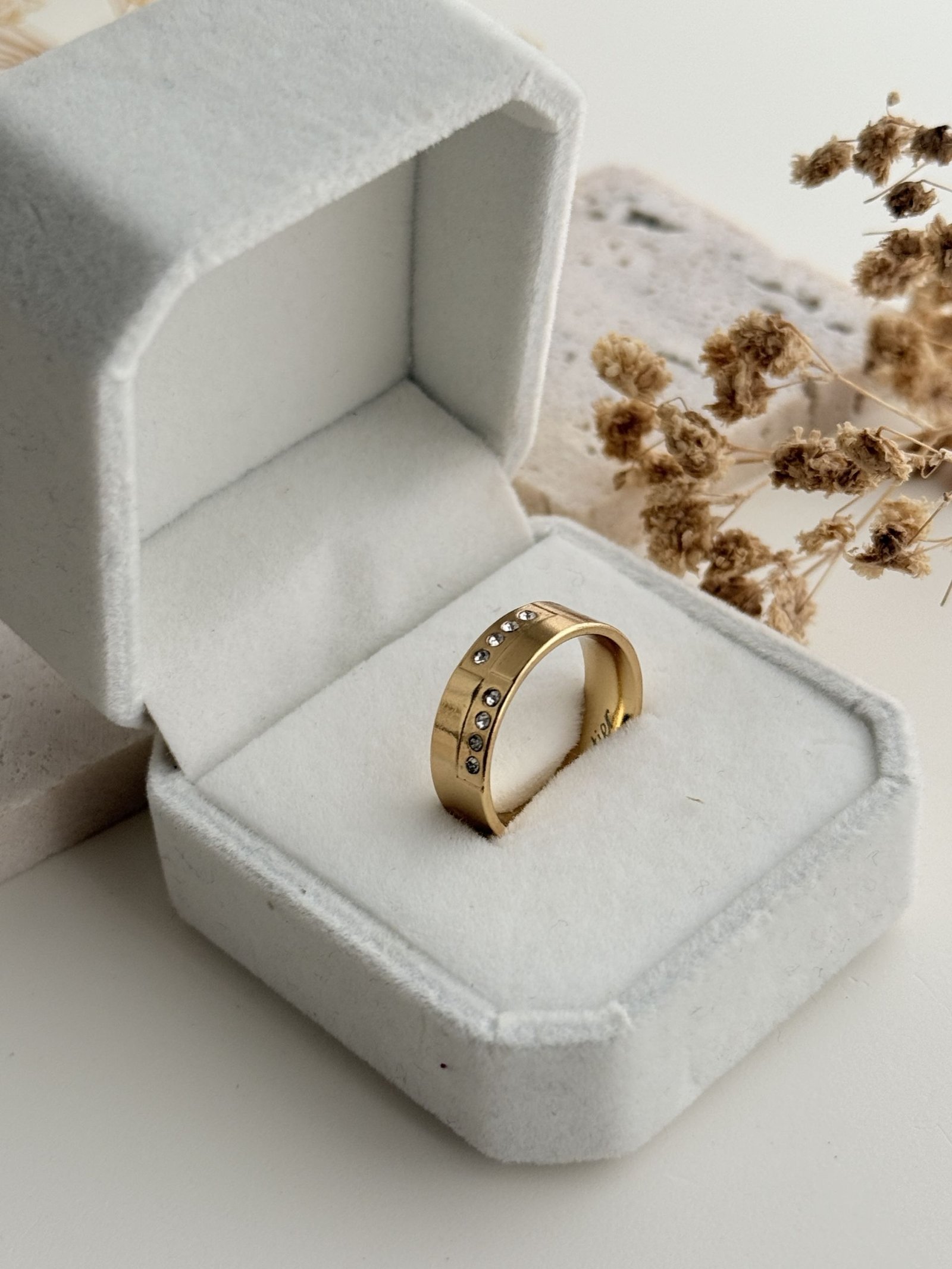 Valère Crest Ring