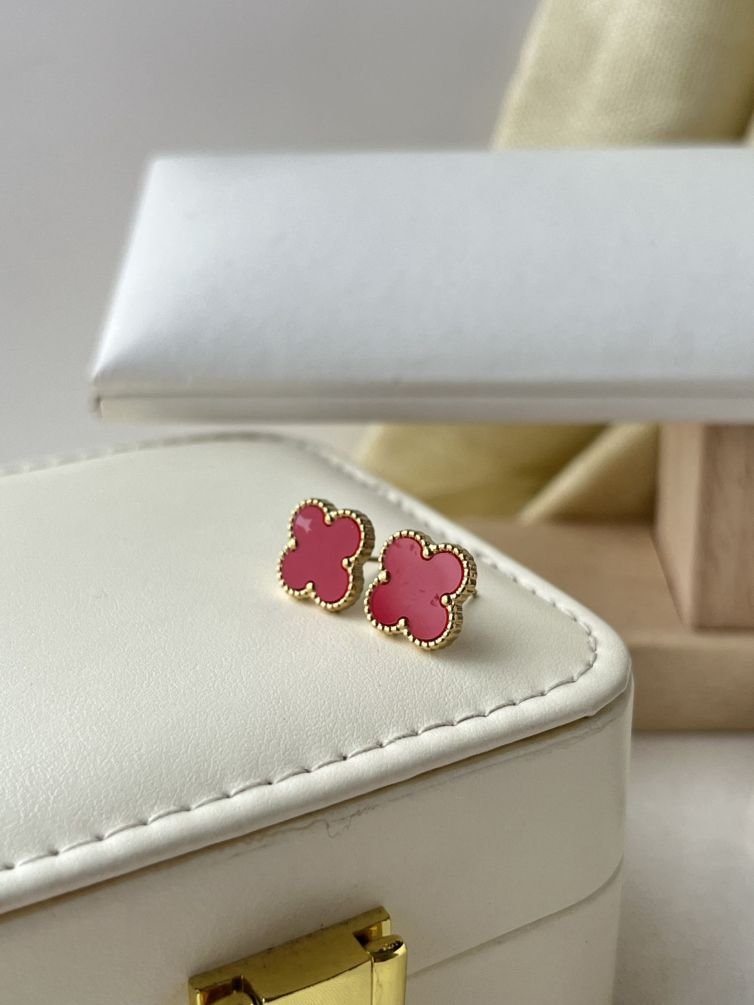 Noir Clover Stud Earrings