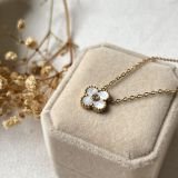 Élise Clover Crystal Neckchain