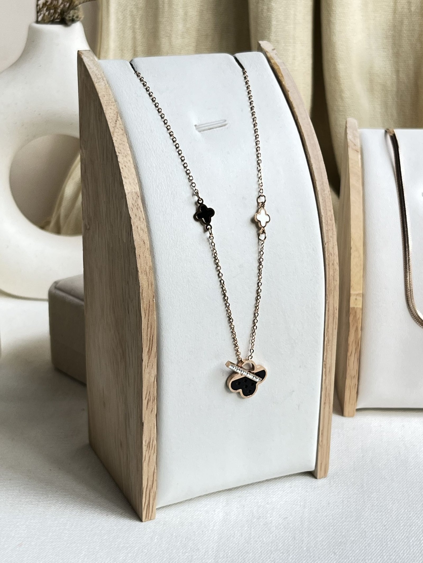 Noire Clover Layered Neckchain