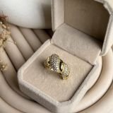 Élaris Knot Pavé Ring