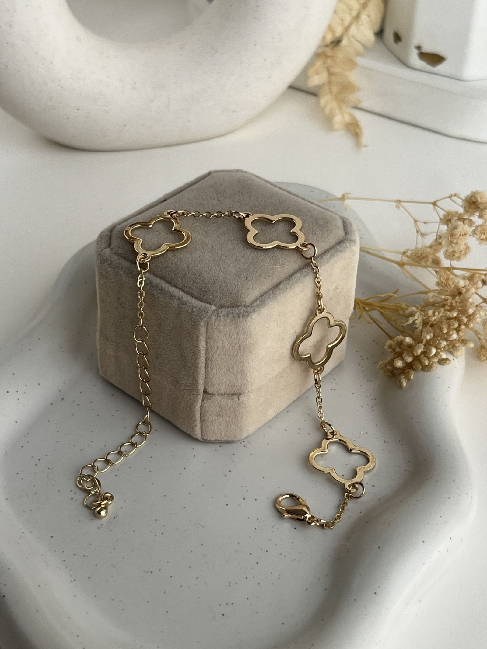 Aurelle Clover Chain Bracelet – Gold