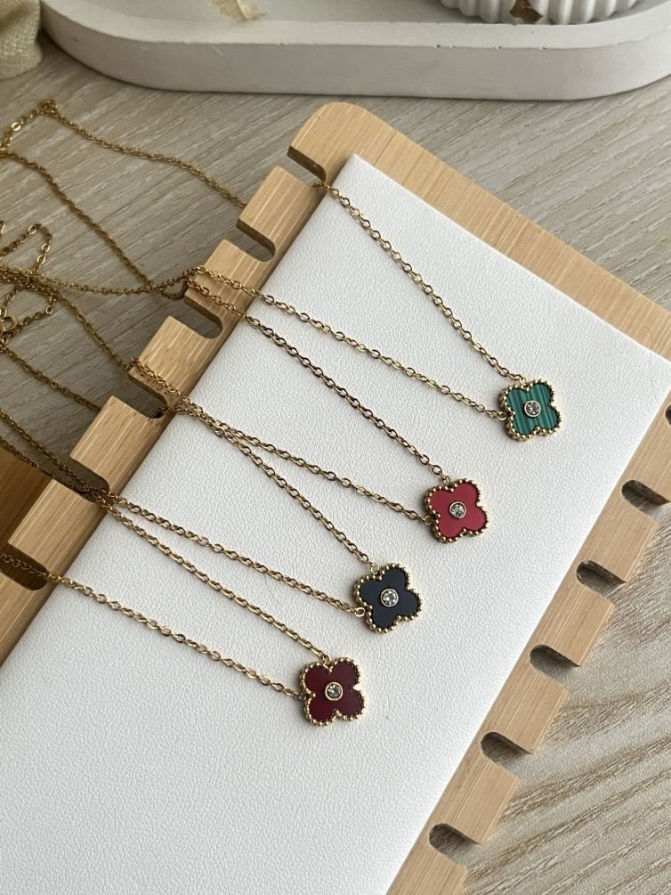 Élise Clover Crystal Neckchain