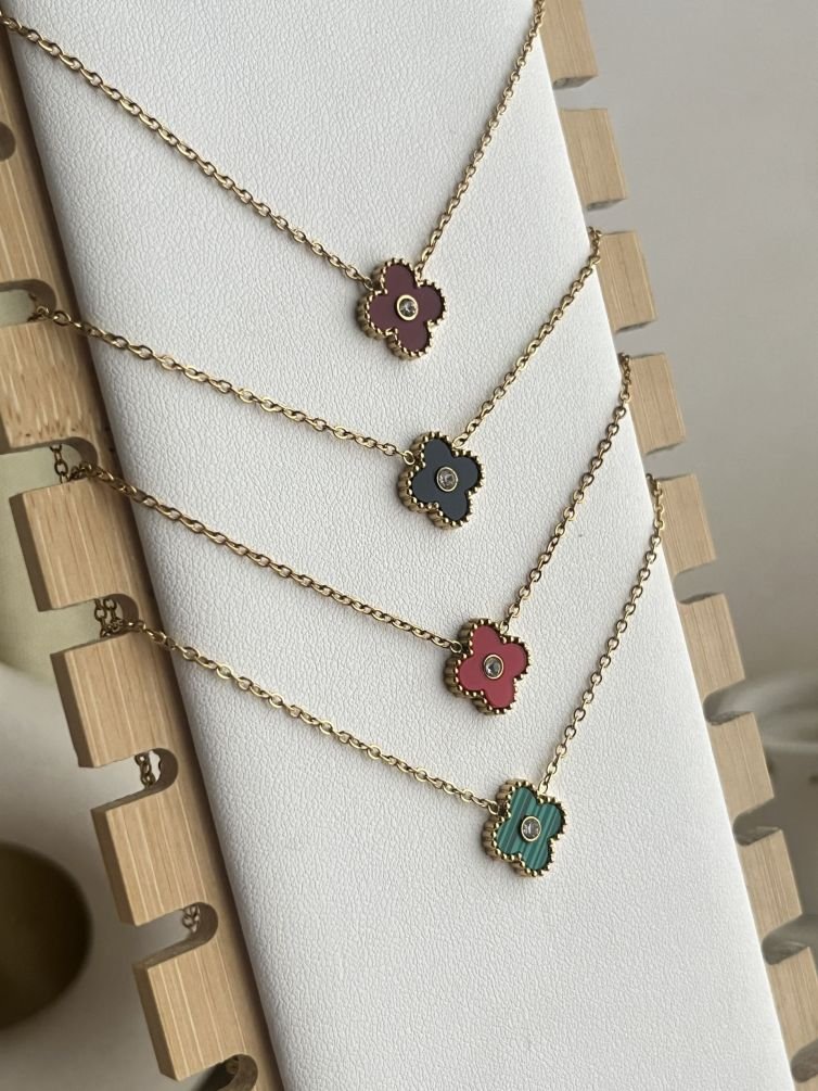 Élise Clover Crystal Neckchain