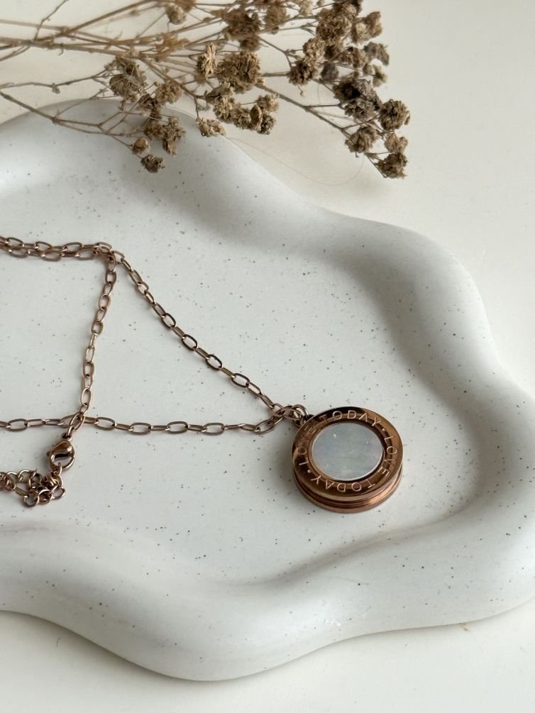 Luméra Love Medallion Neckpiece