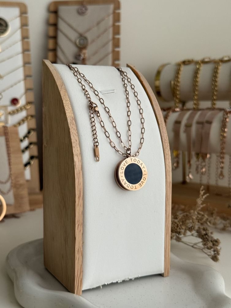 Luméra Love Medallion Neckpiece