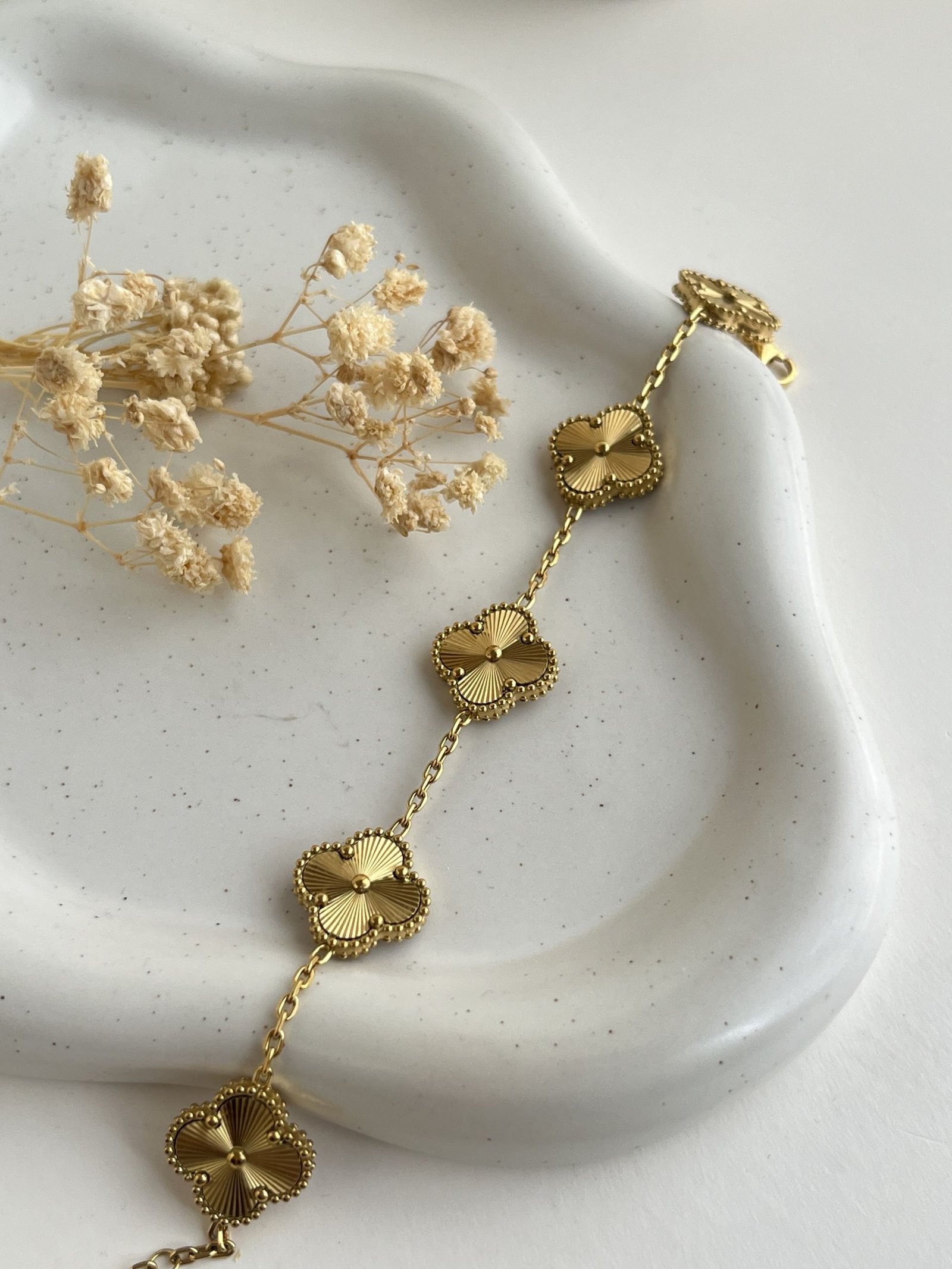 Γclat 15 mm Laser Cut Clover Bracelet