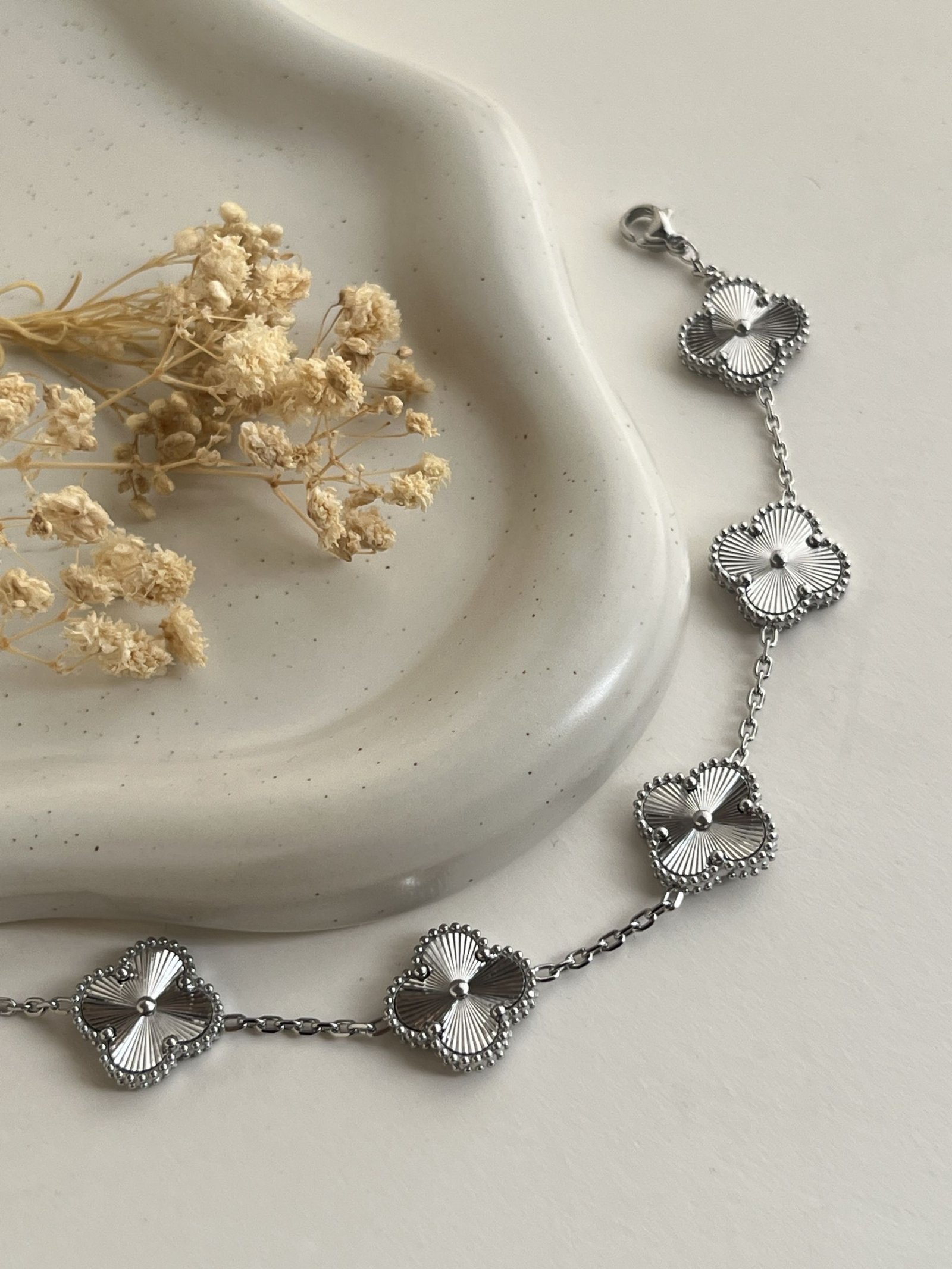 Γclat 15 mm Laser Cut Clover Bracelet