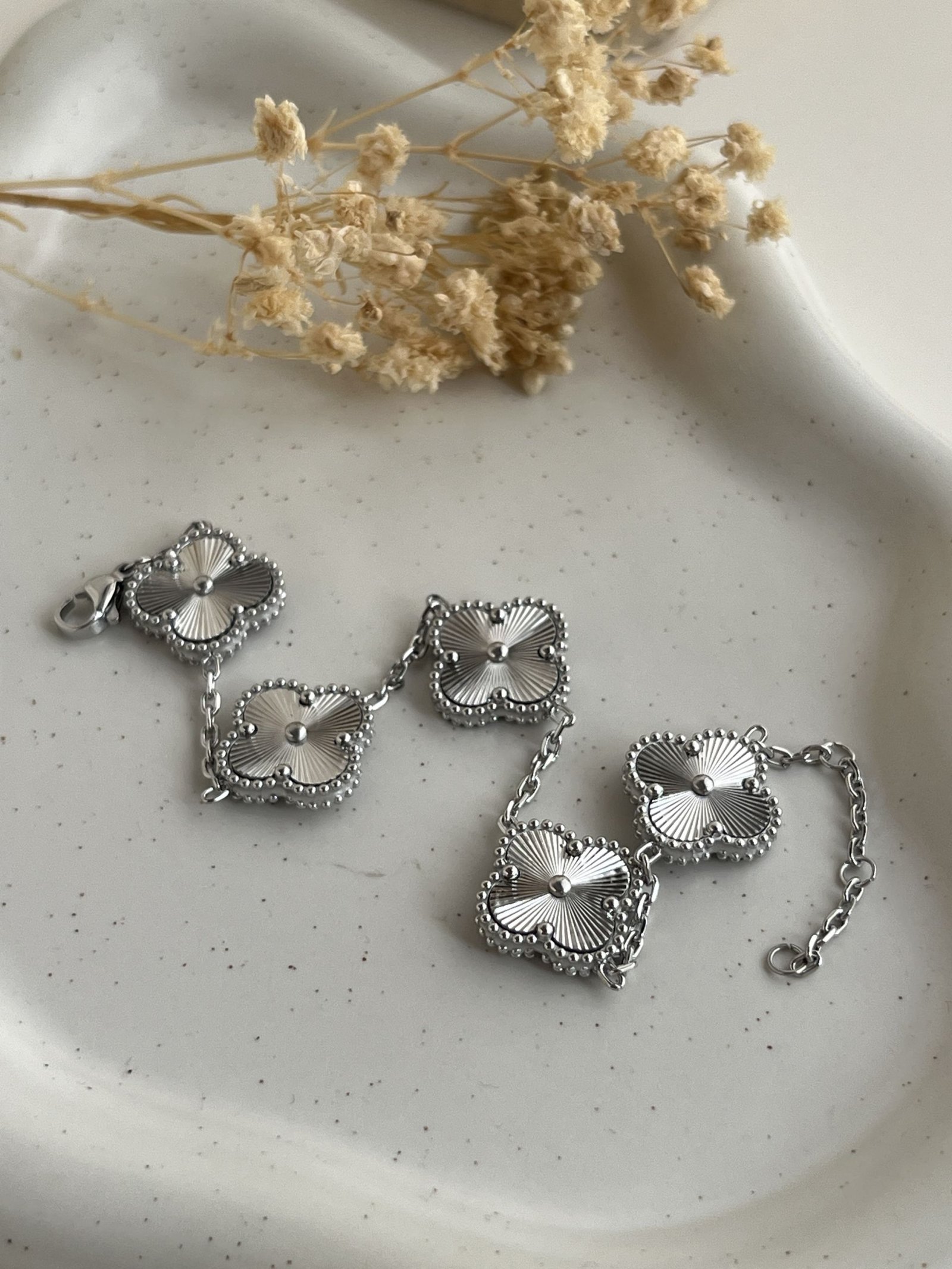 Γclat 15 mm Laser Cut Clover Bracelet
