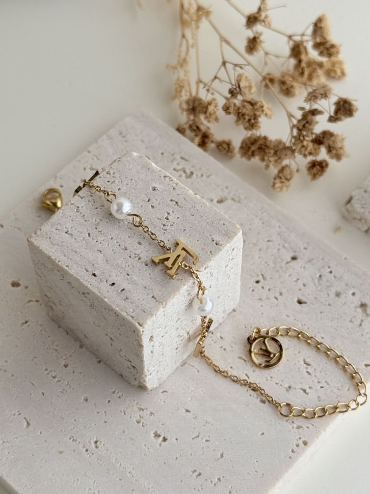 Monéa Pearl Charm Bracelet