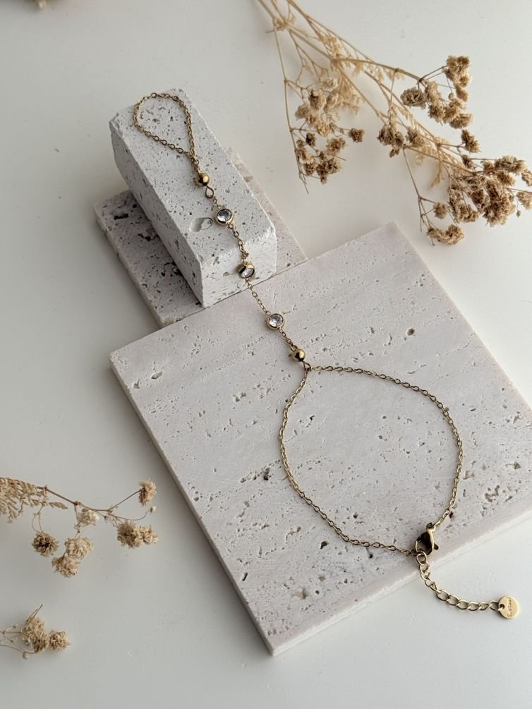 Soléa Crystal Hand Chain