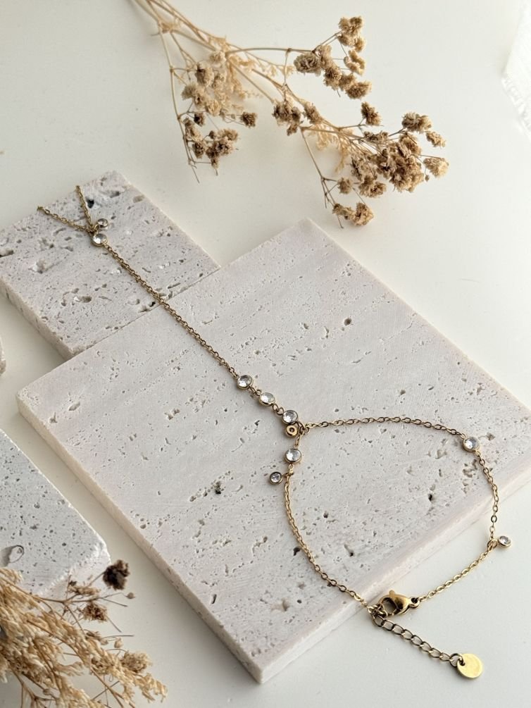 Étoilé Hand Chain Bracelet