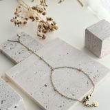 Élaria Crystal Hand Chain
