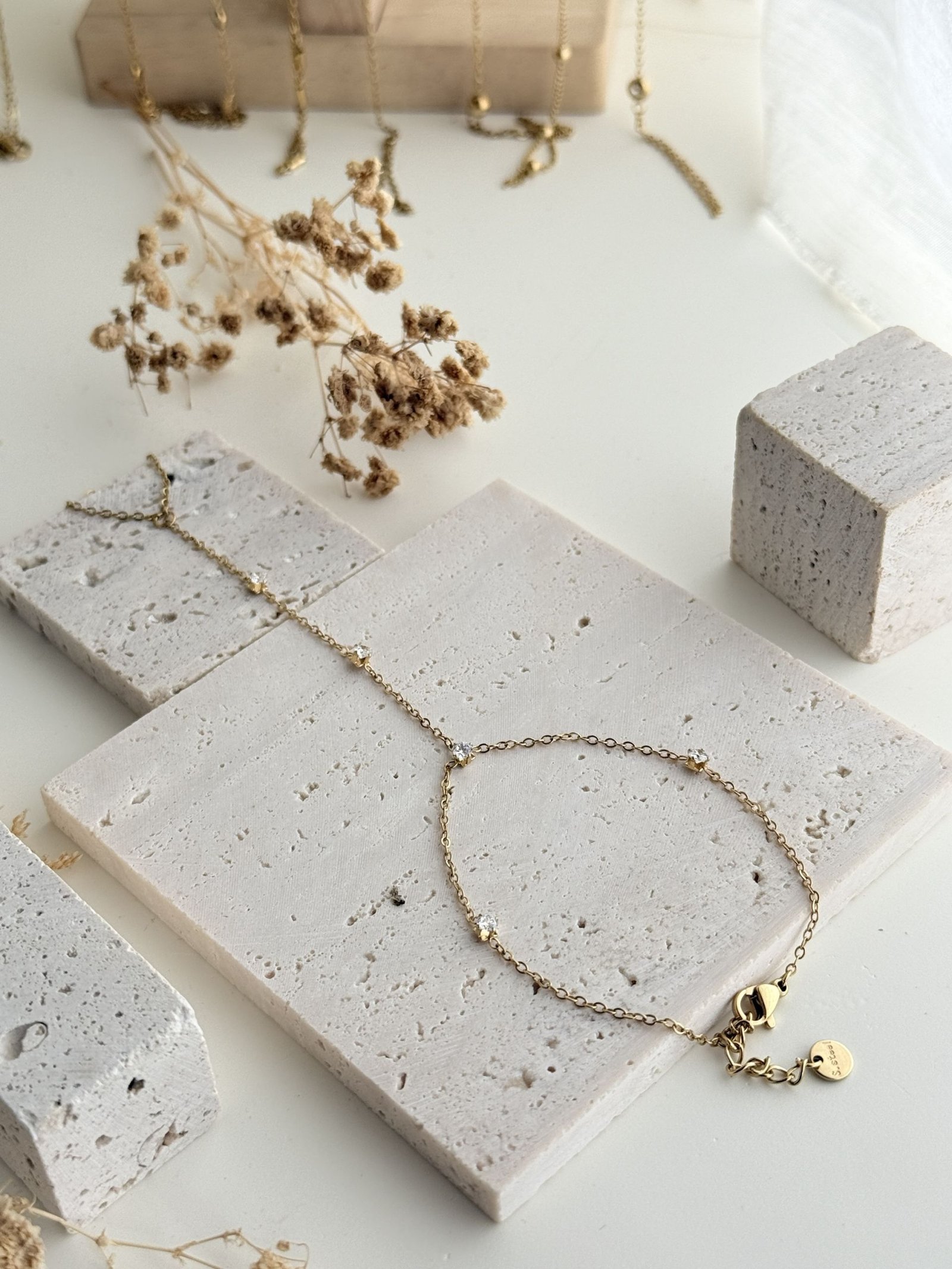 Γlaria Crystal Hand Chain