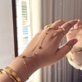 Lumière Heart Handchain
