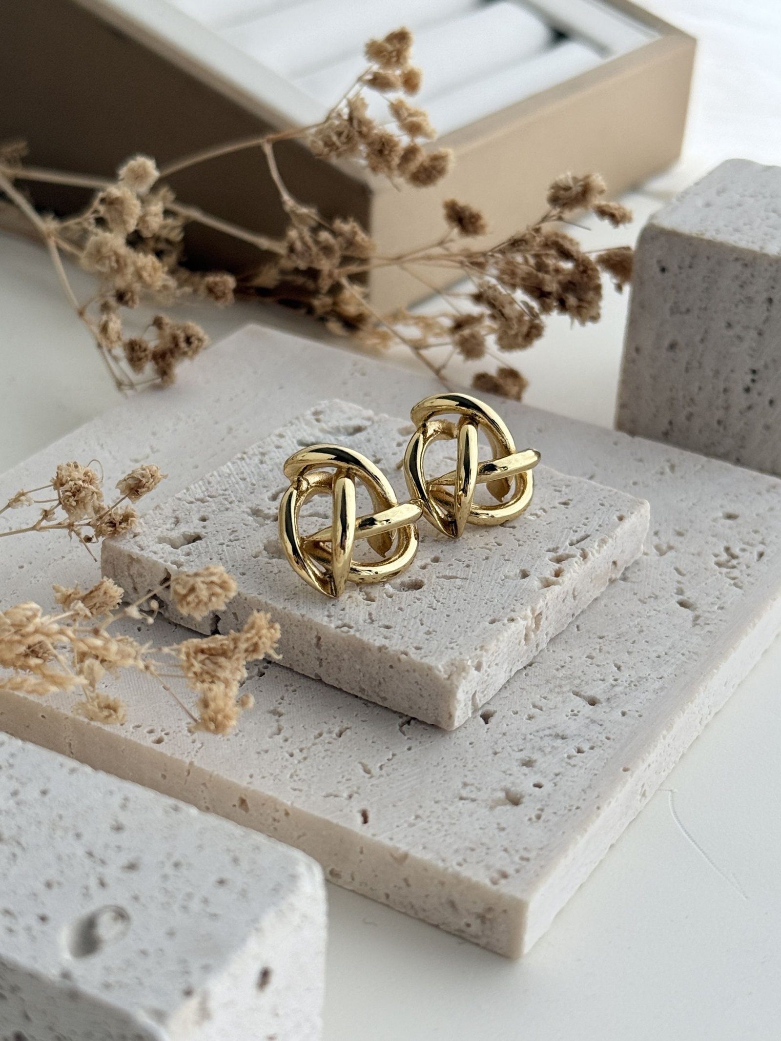 Valeria Twist Studs