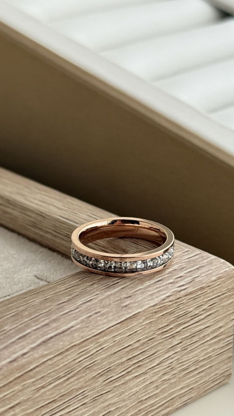 Virelle Crystal Band Ring