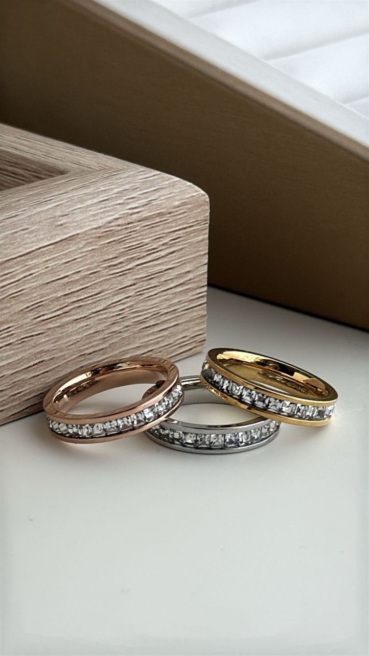 Virelle Crystal Band Ring