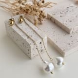 Étoile Pearl Drop Earrings