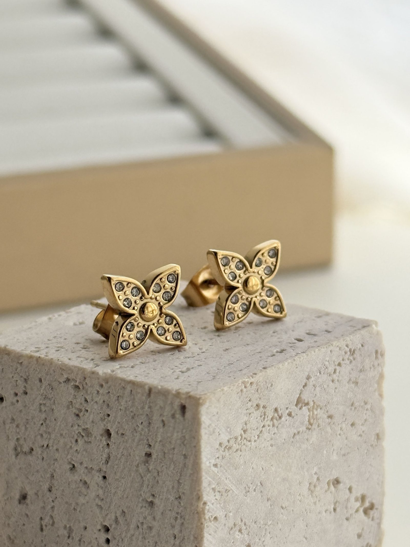 Étoile Fleur Stud Earrings
