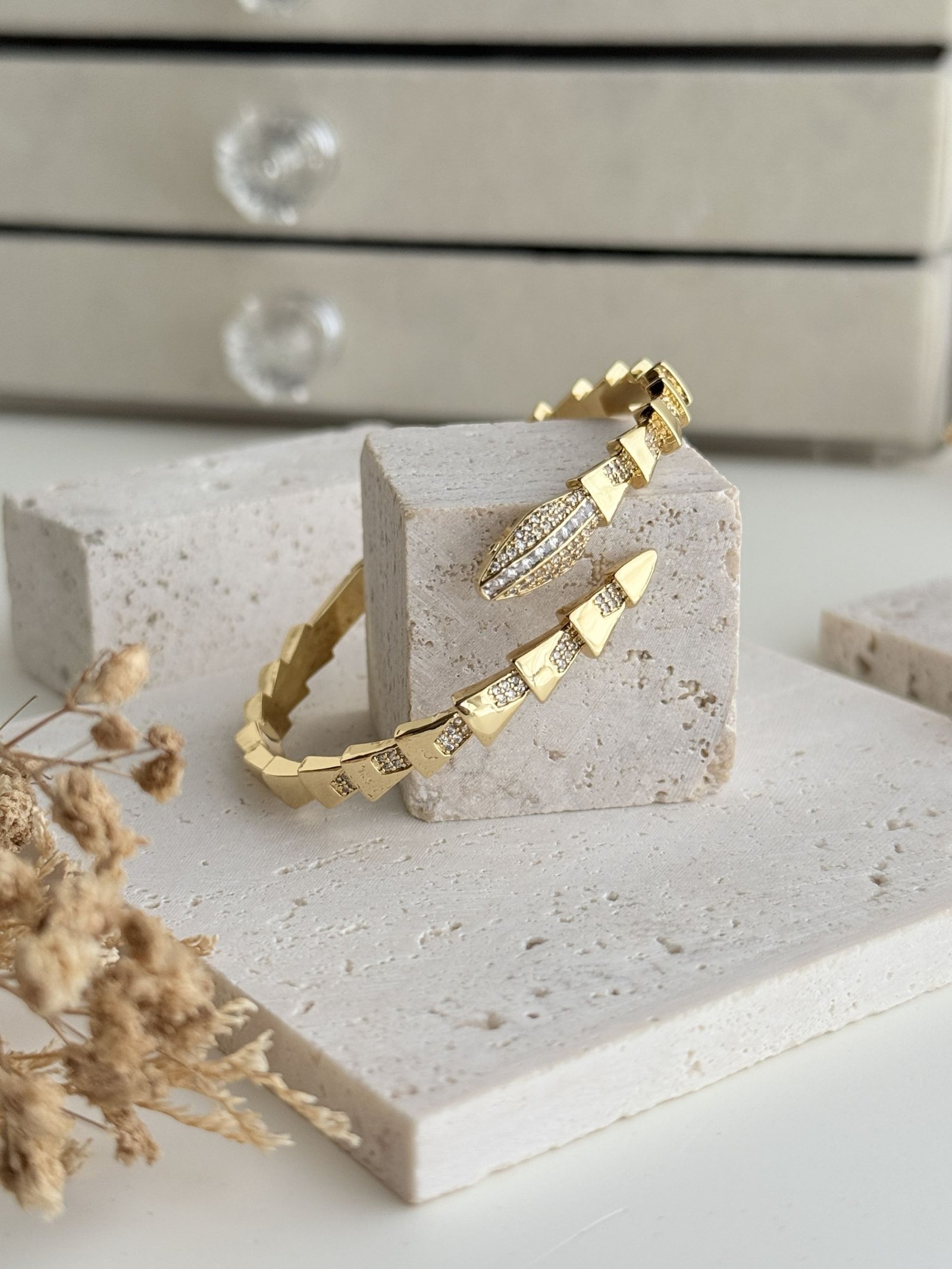 Aveline Γtoile Cuff