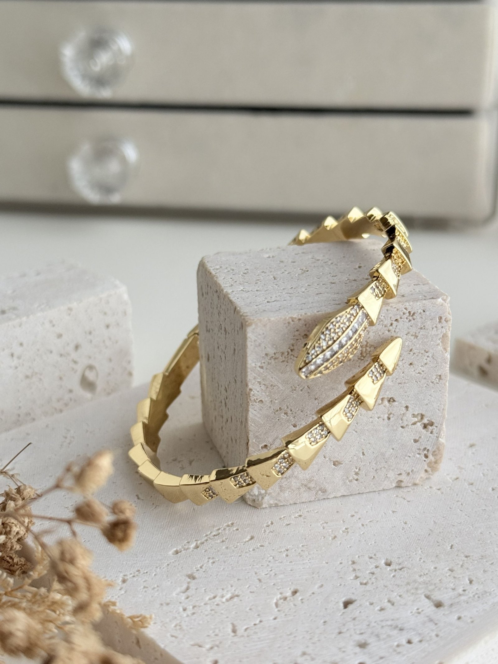 Aveline Γtoile Cuff