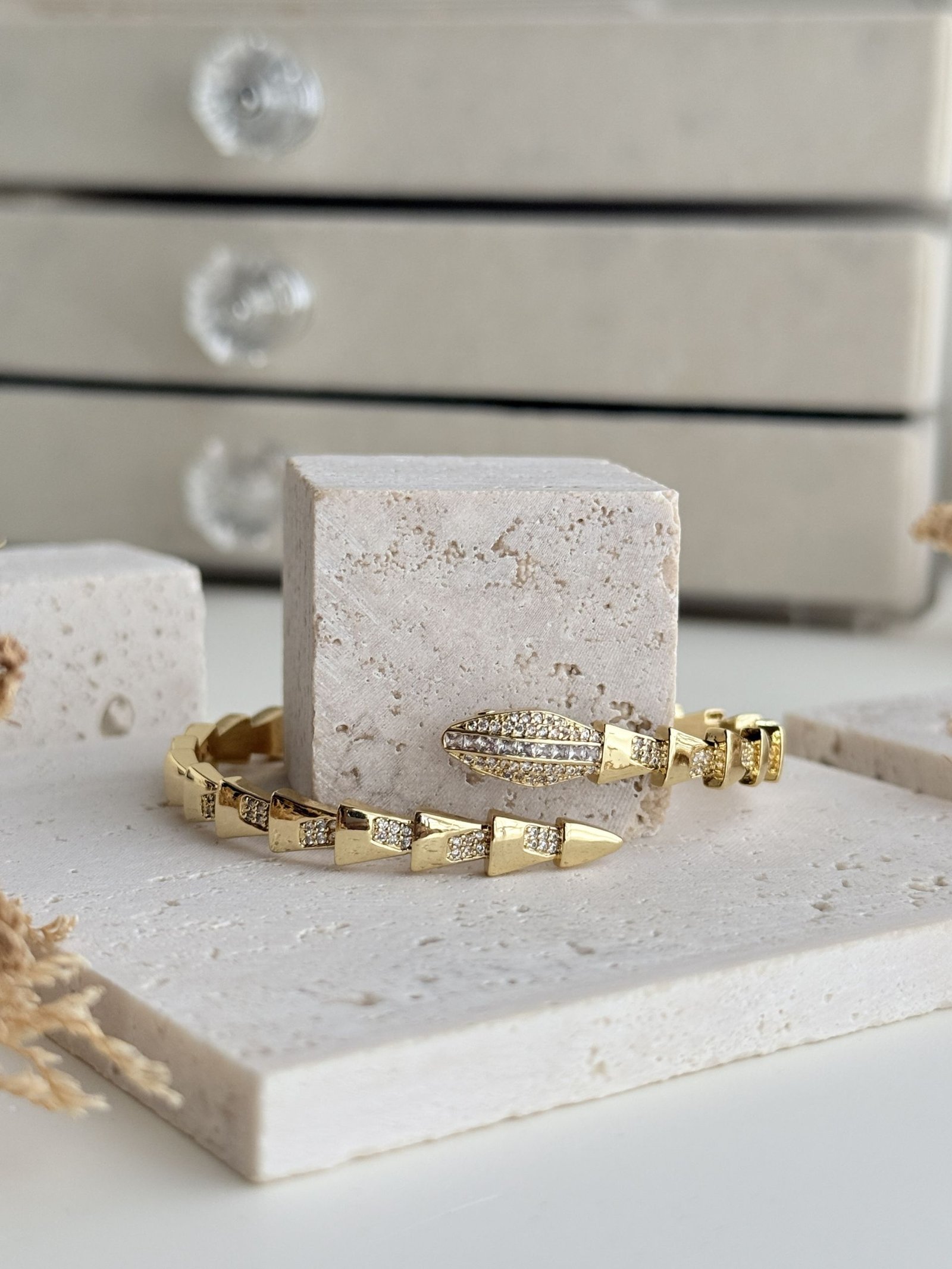 Aveline Γtoile Cuff