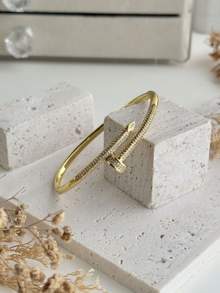 Nail Curve Cuff