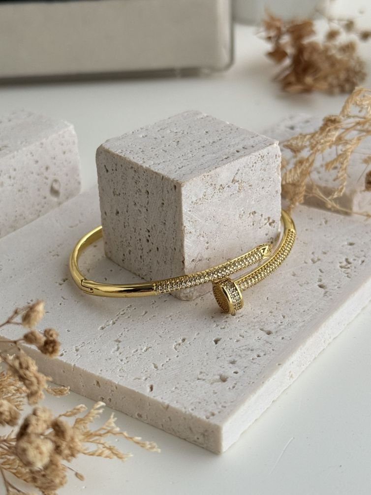 Nail Curve Cuff