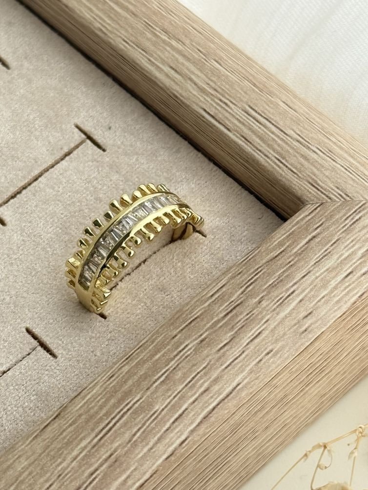 Aurévie Crystal Arc Ring