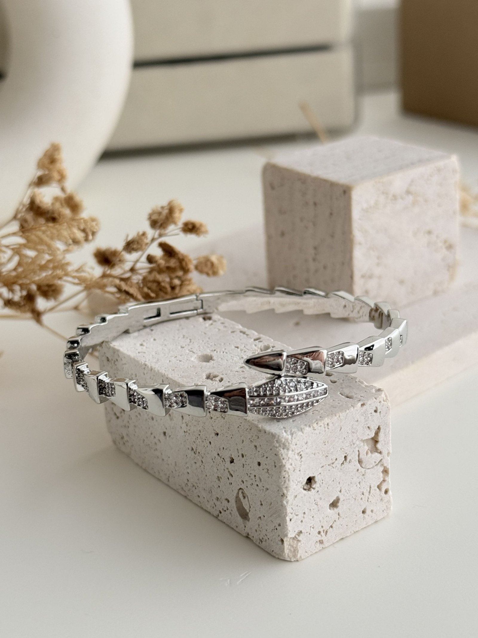 Aveline Γtoile Cuff
