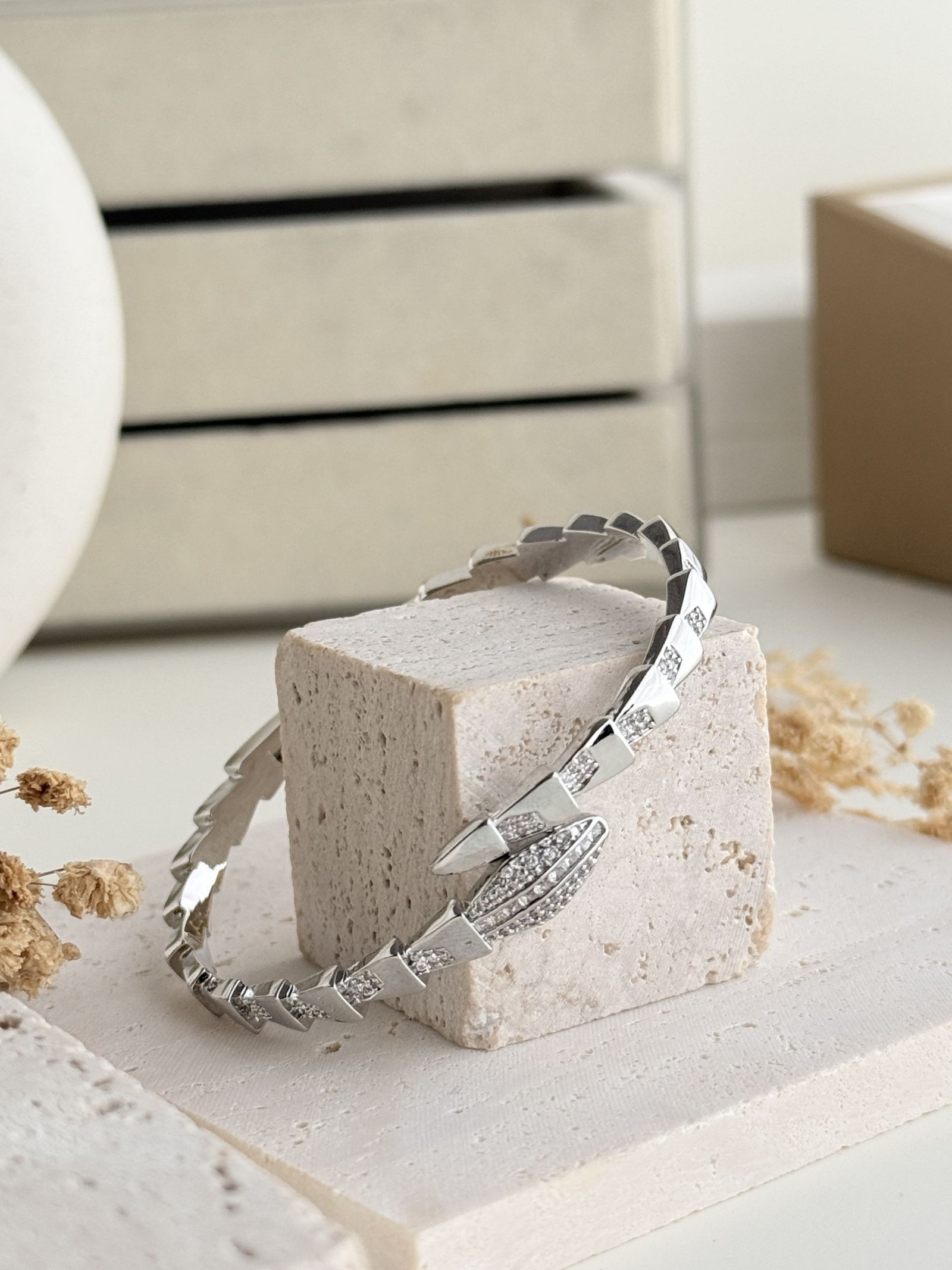 Aveline Γtoile Cuff