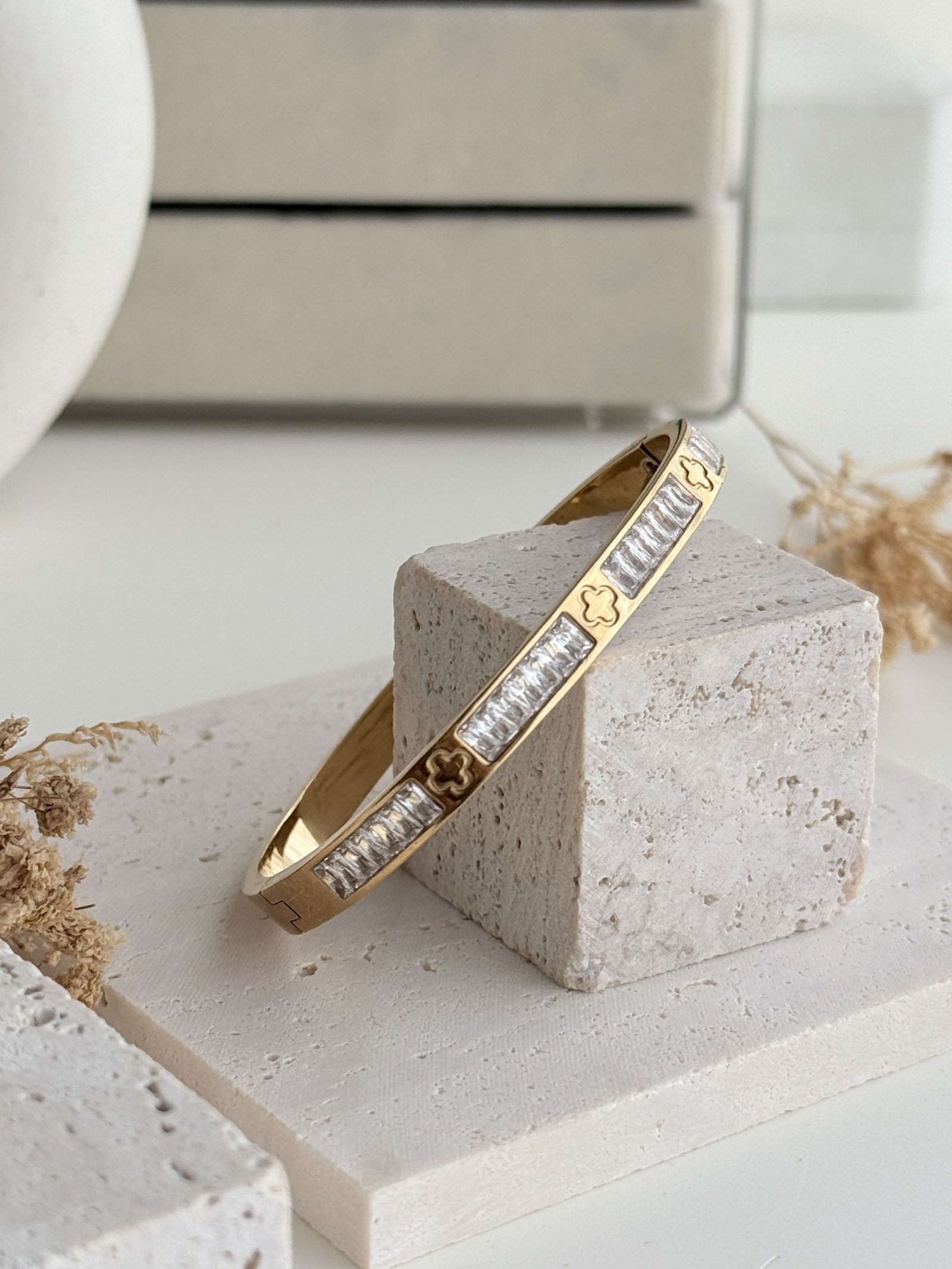 Lumière Line Cuff