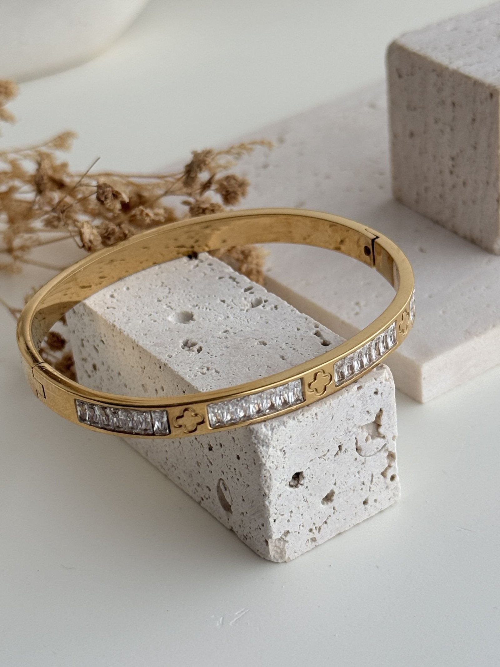 Lumière Line Cuff