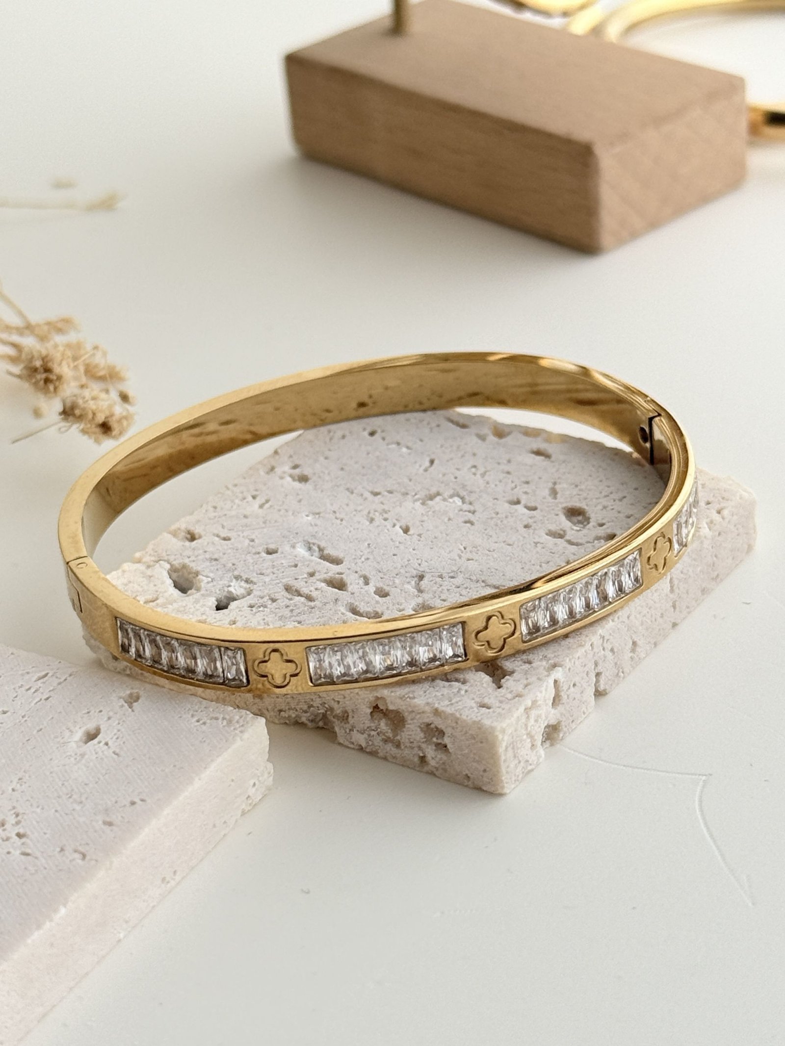 Lumière Line Cuff