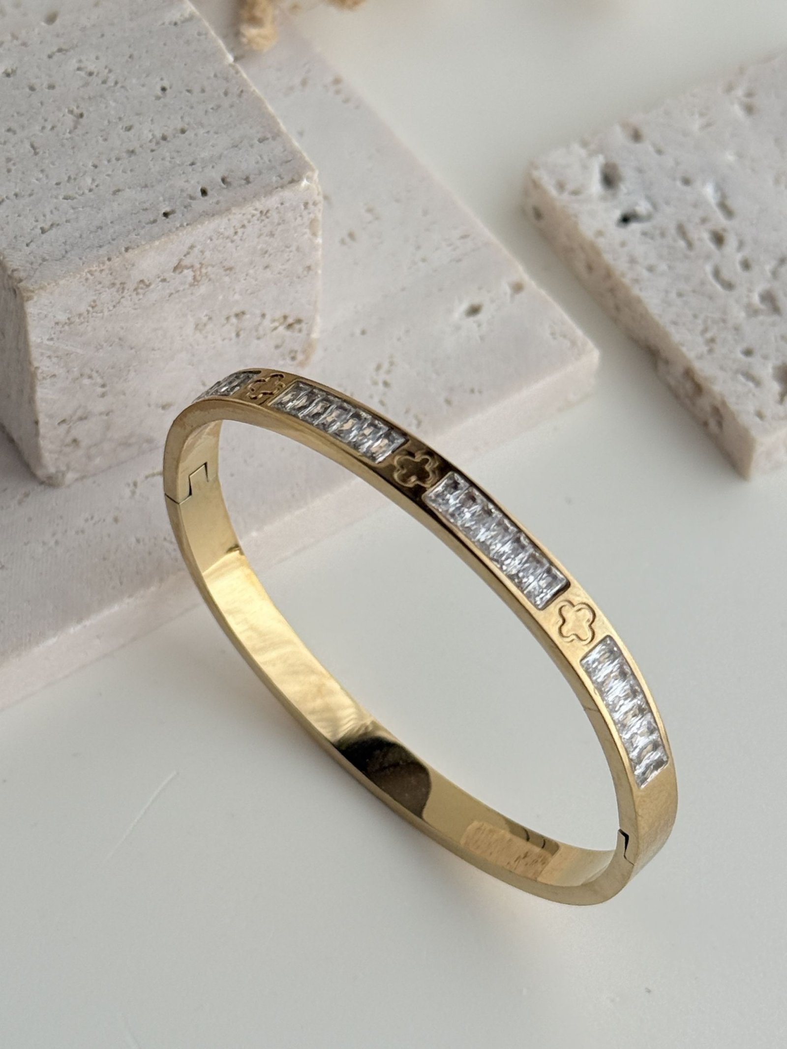 Lumière Line Cuff