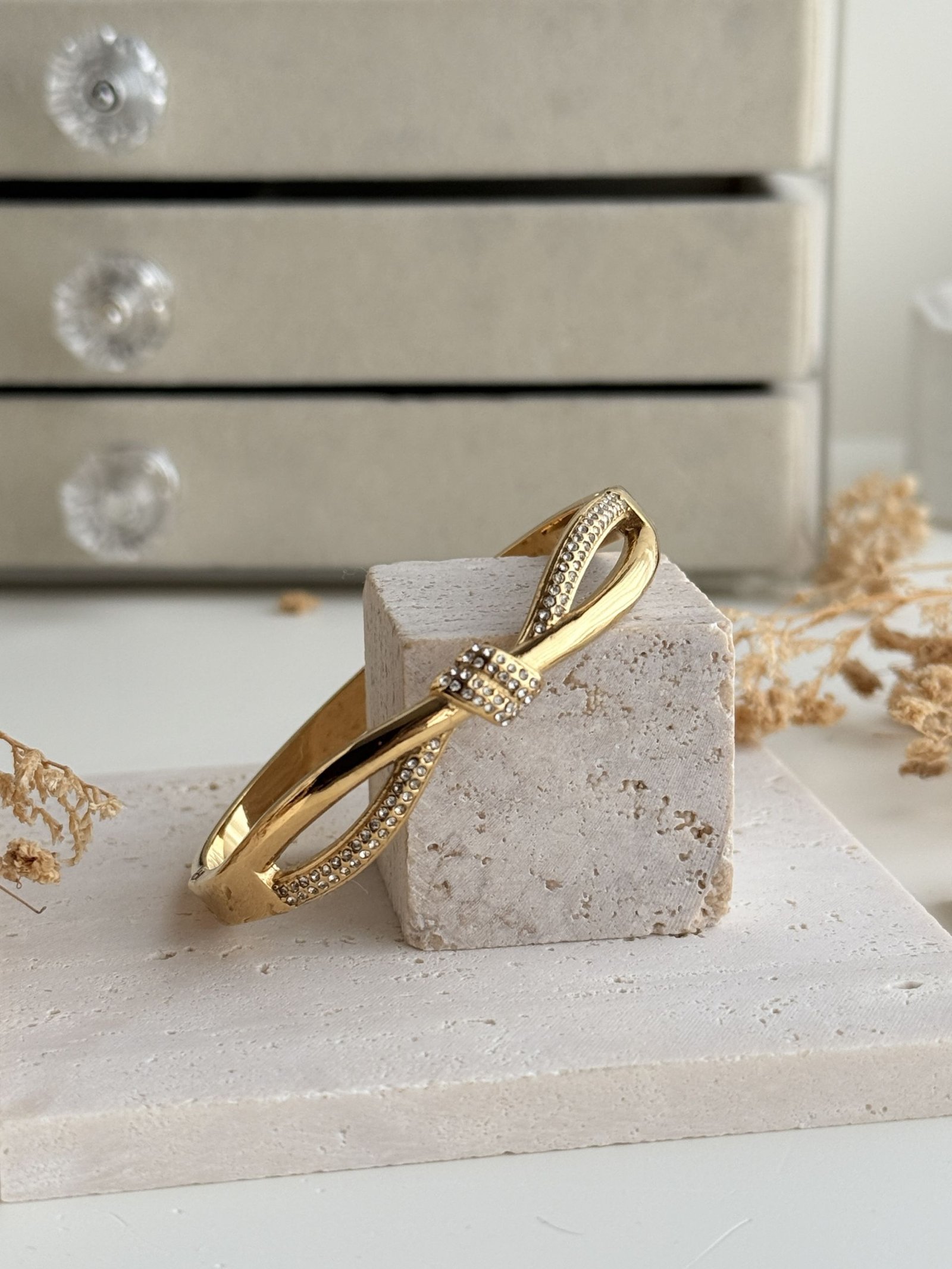 Lumière Bow Cuff