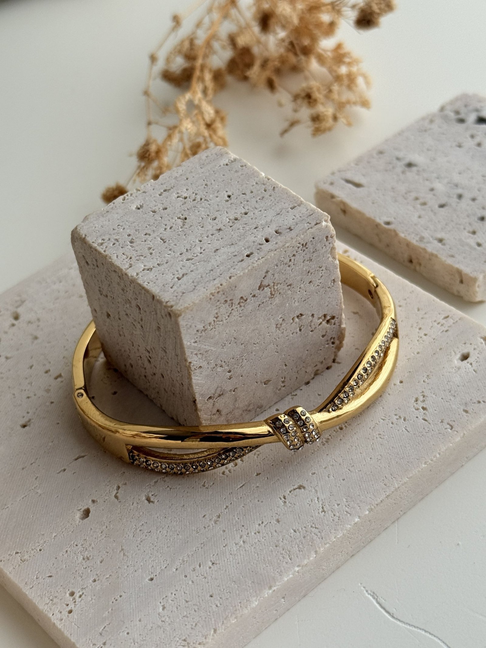 Lumière Bow Cuff