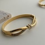 Lumière Bow Cuff