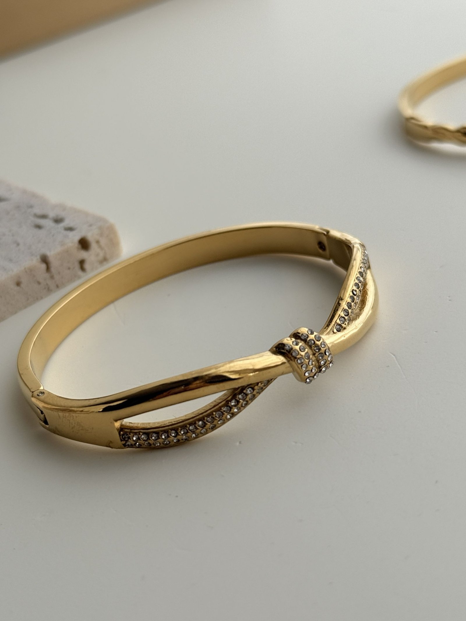 Lumière Bow Cuff
