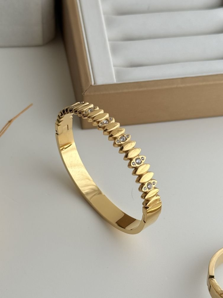 Amara Marquise Cuff