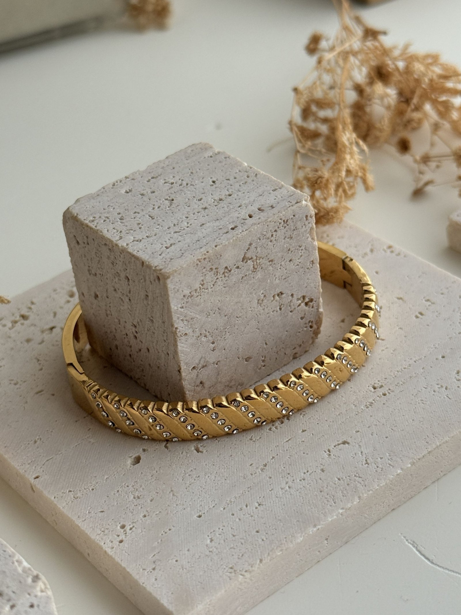 Lioren Pavé Ridge Cuff