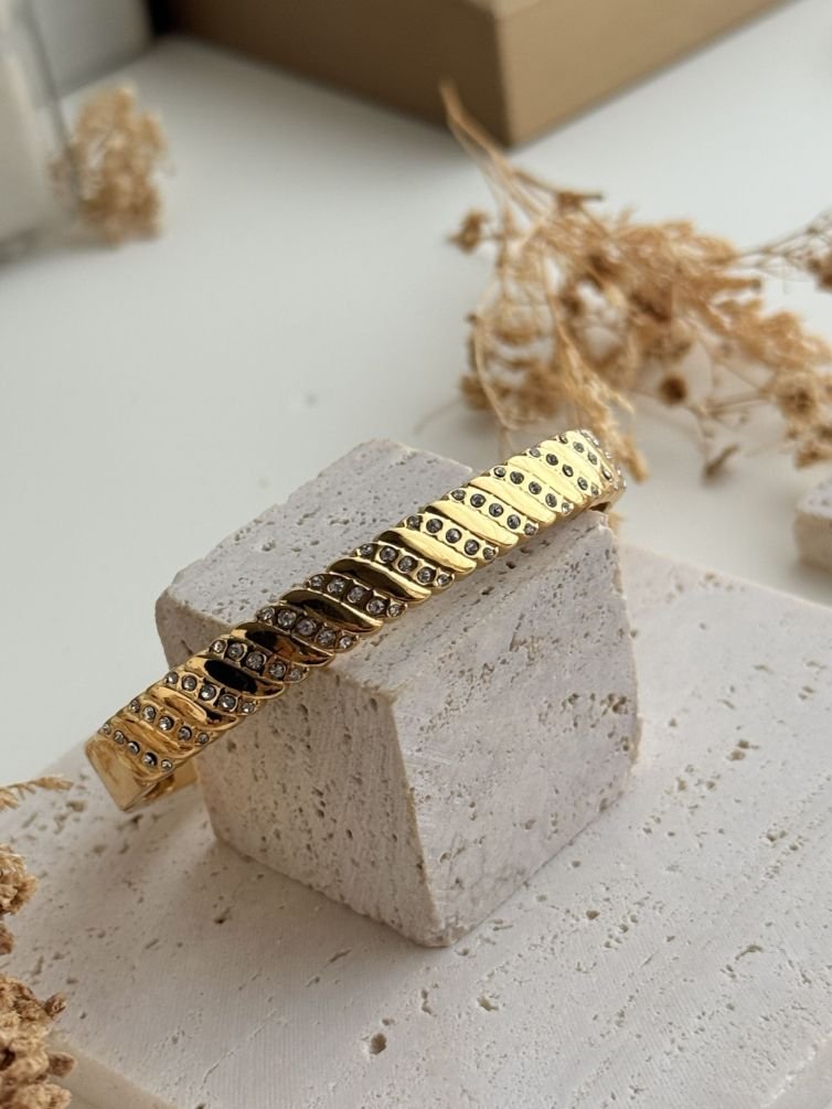 Lioren Pavé Ridge Cuff
