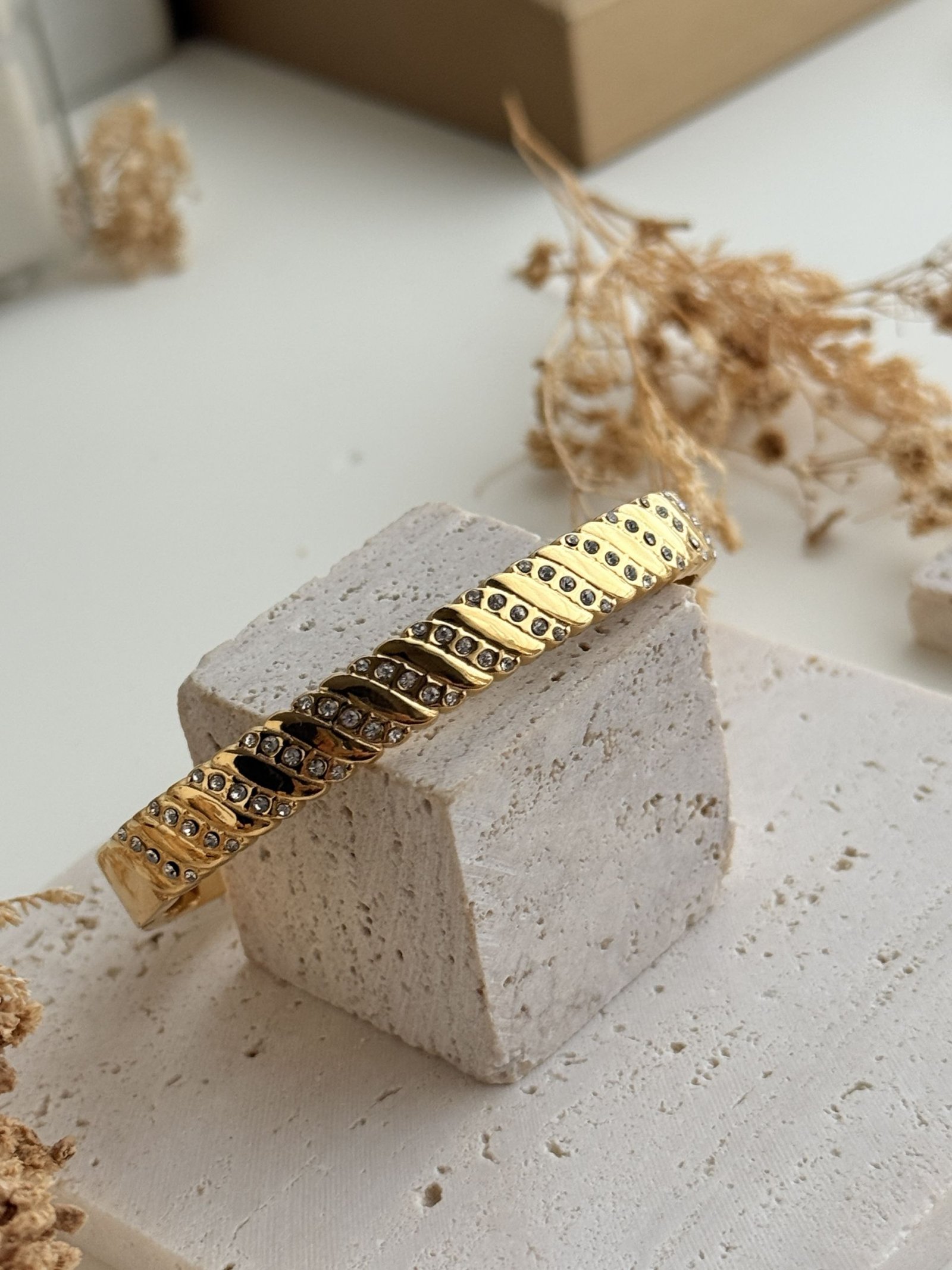 Lioren Pavé Ridge Cuff