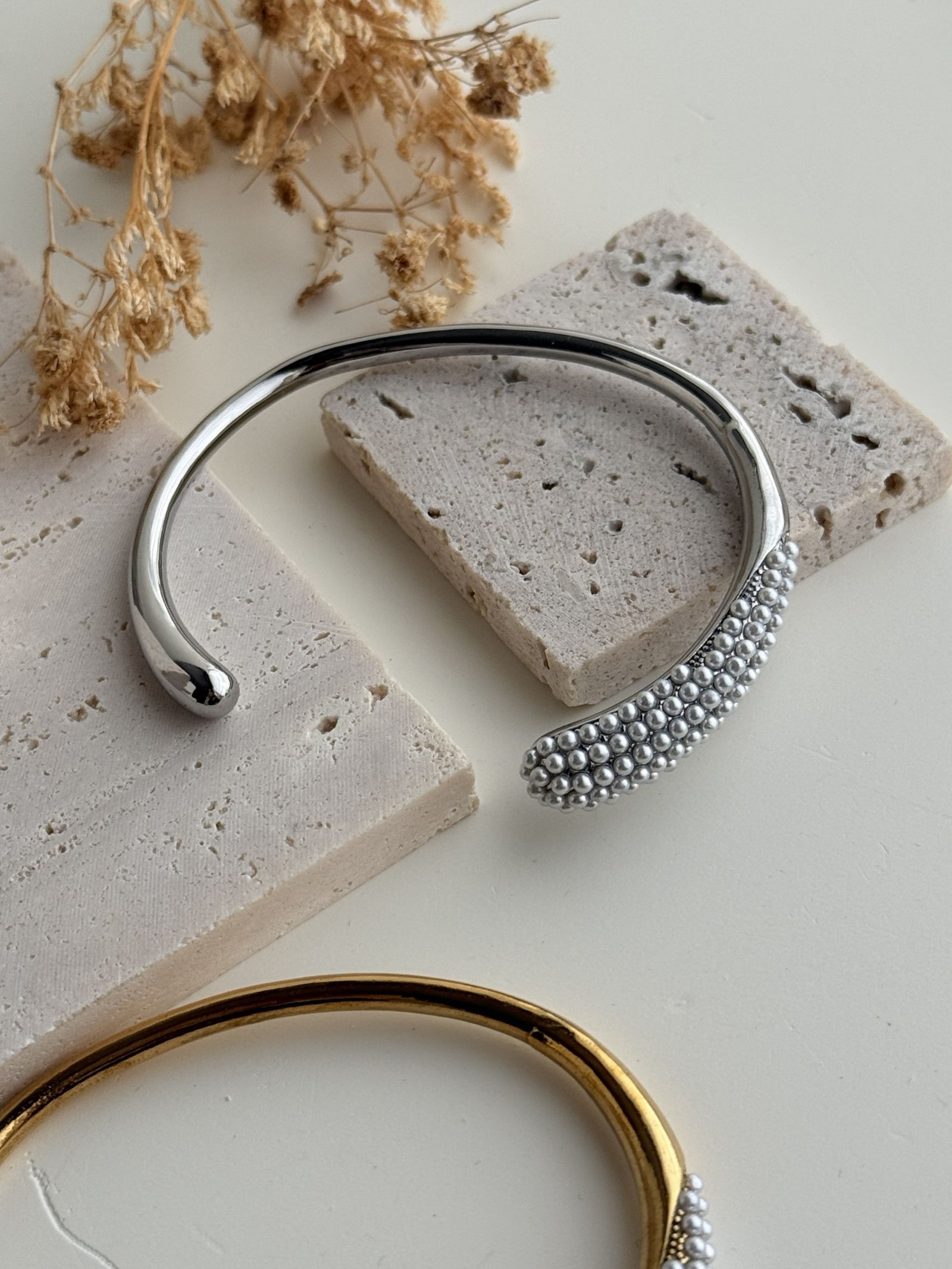 Nivelle Pearl Arc Cuff
