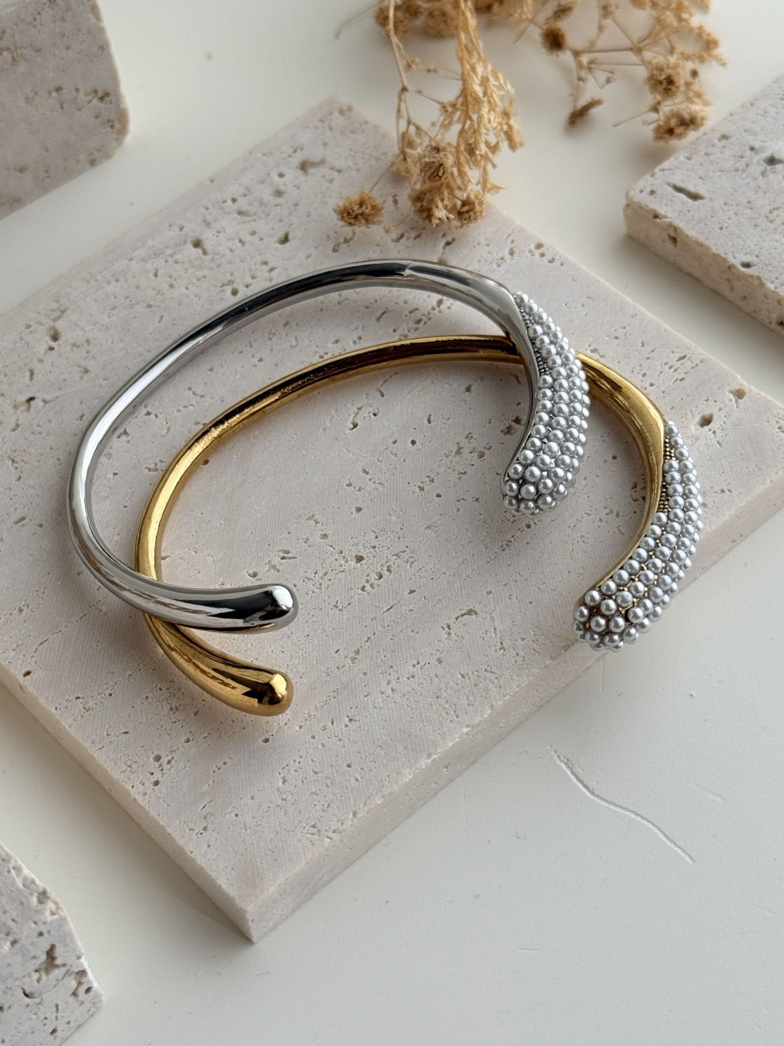 Nivelle Pearl Arc Cuff