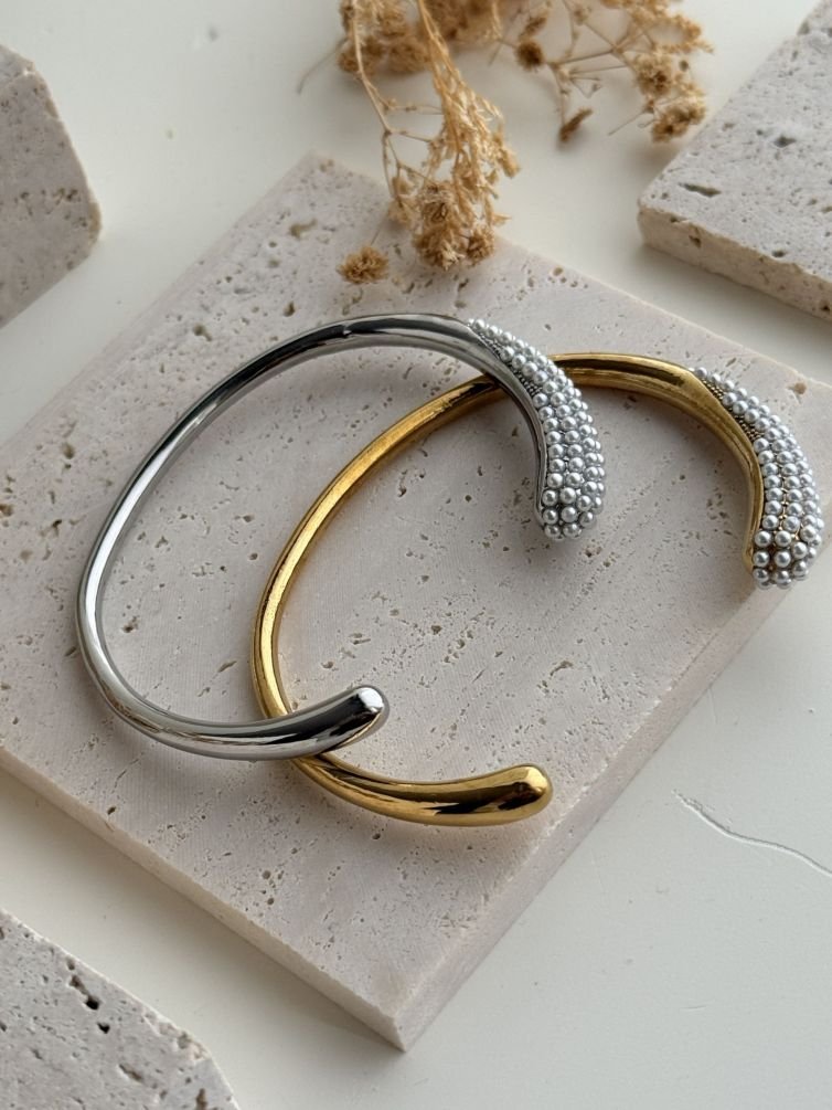 Nivelle Pearl Arc Cuff